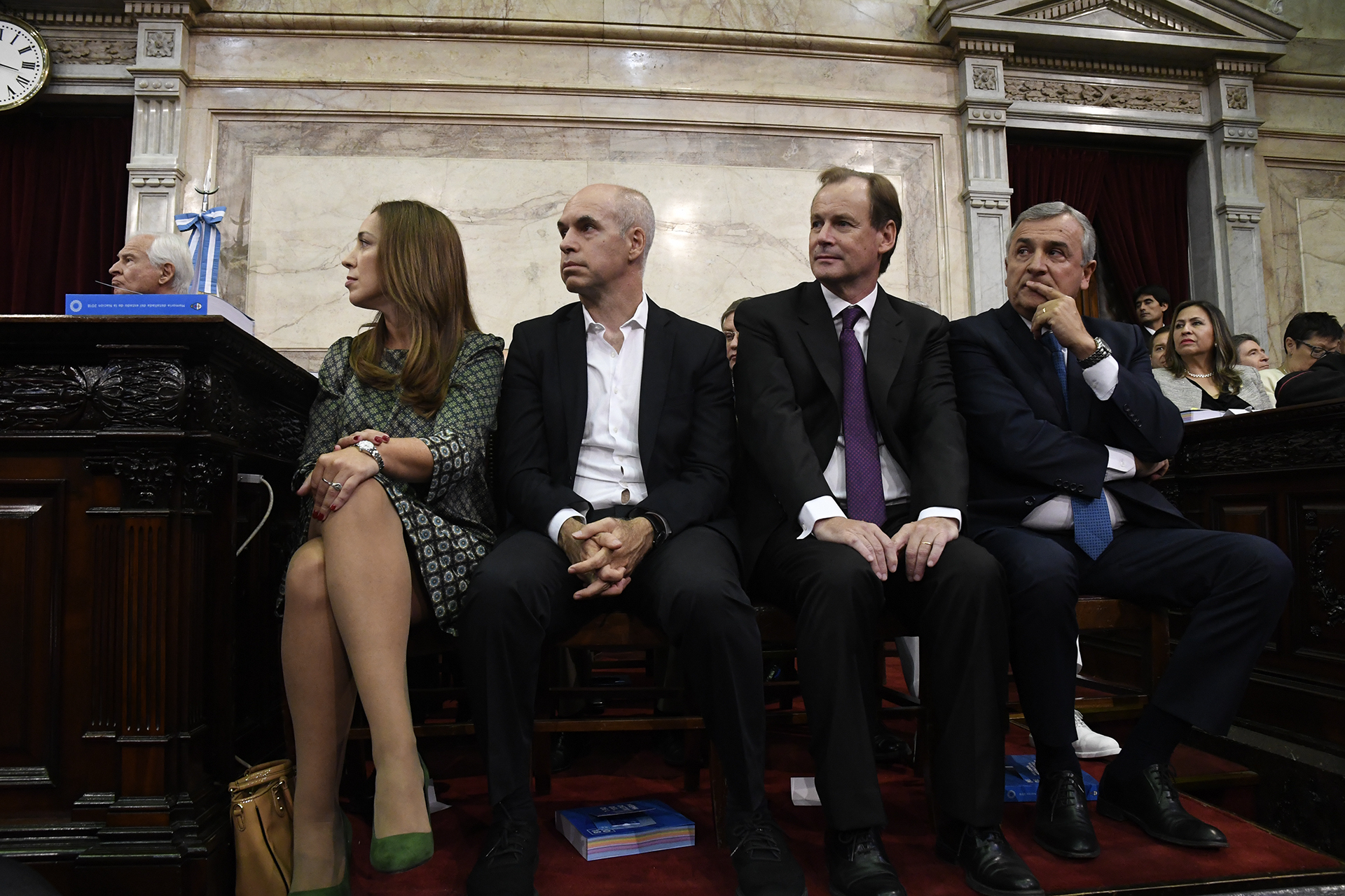 Galeria de imagenes de la noticia IMPORTANTES FIGURAS INSTITUCIONALES EN LA ASAMBLEA QUE RECIBIÓ AL PRESIDENTE 